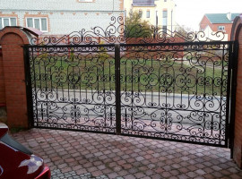 Распашные ворота с электроприводом